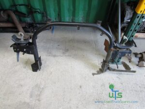 ISUZU N75 190 REAR CAB LOCK, SECURING FRAME