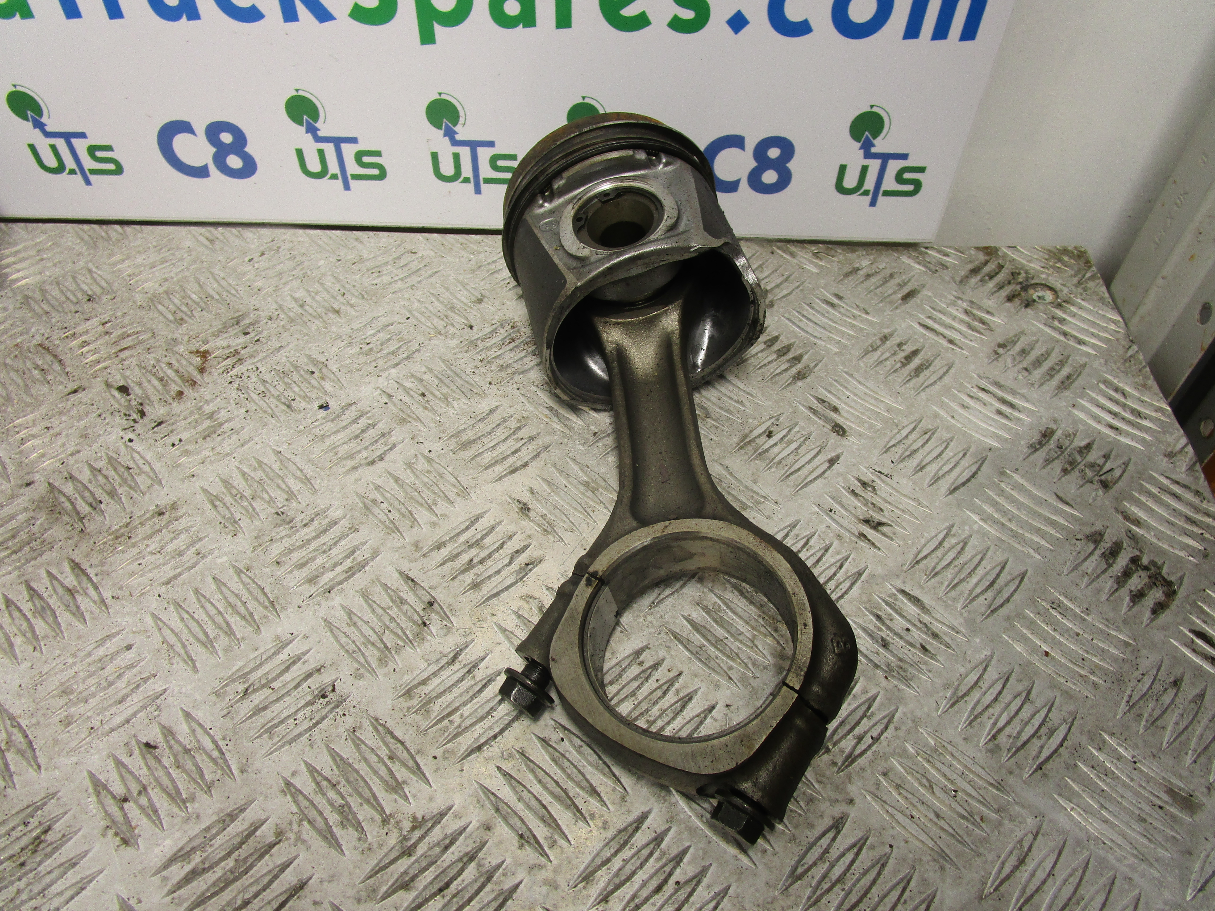 IVECO DAILY 3.0 CONROD & PISTON Used Truck Spares