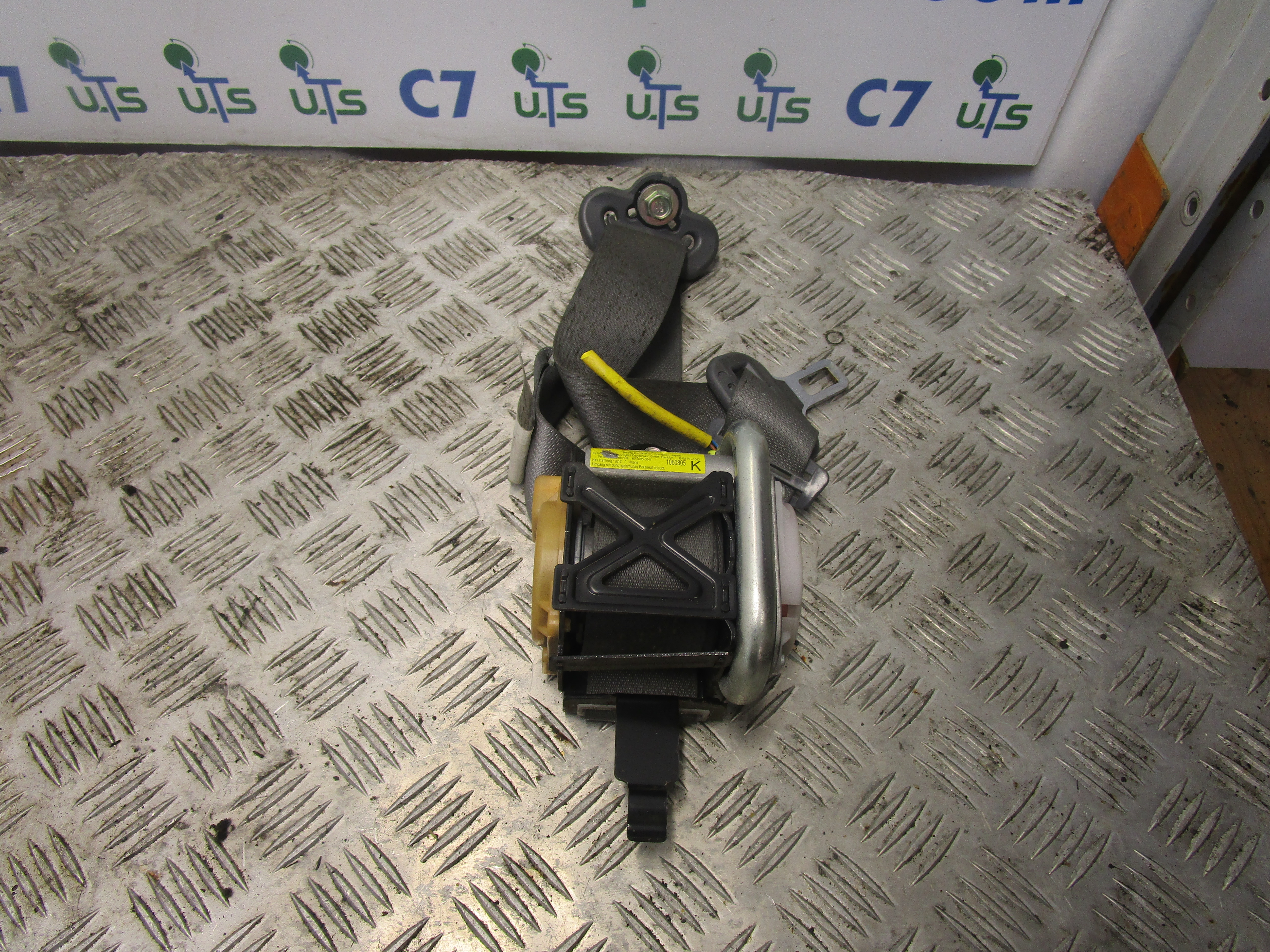 ISUZU N75 4HK1 SEAT BELT (DRIVER SIDE) Used Truck Spares